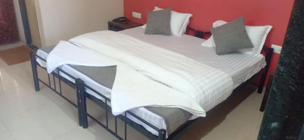 Hotel Rajendra Chinchani Экстерьер фото