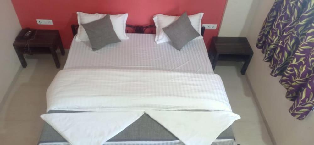 Hotel Rajendra Chinchani Экстерьер фото